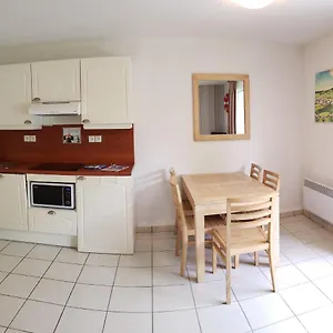 https://les-cale-de-beg-meil.inbrittany.com